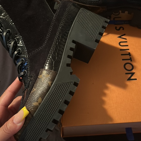 Louis Vuitton boots - Picture 2 of 4